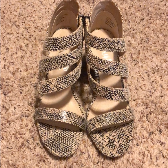 Strappy snakeskin chunky heel sandals - Picture 4 of 5